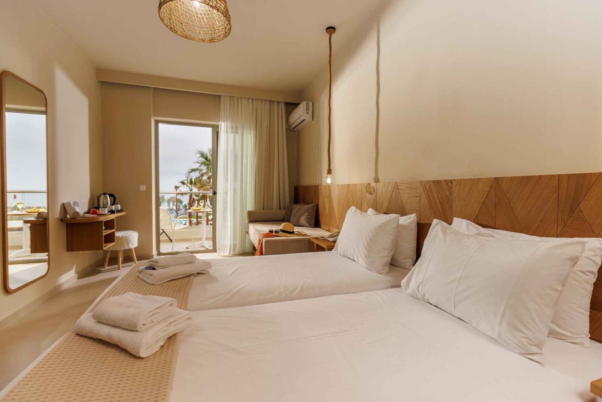 Malia Bay Beach Hotel & Bungalows ภายนอก รูปภาพ