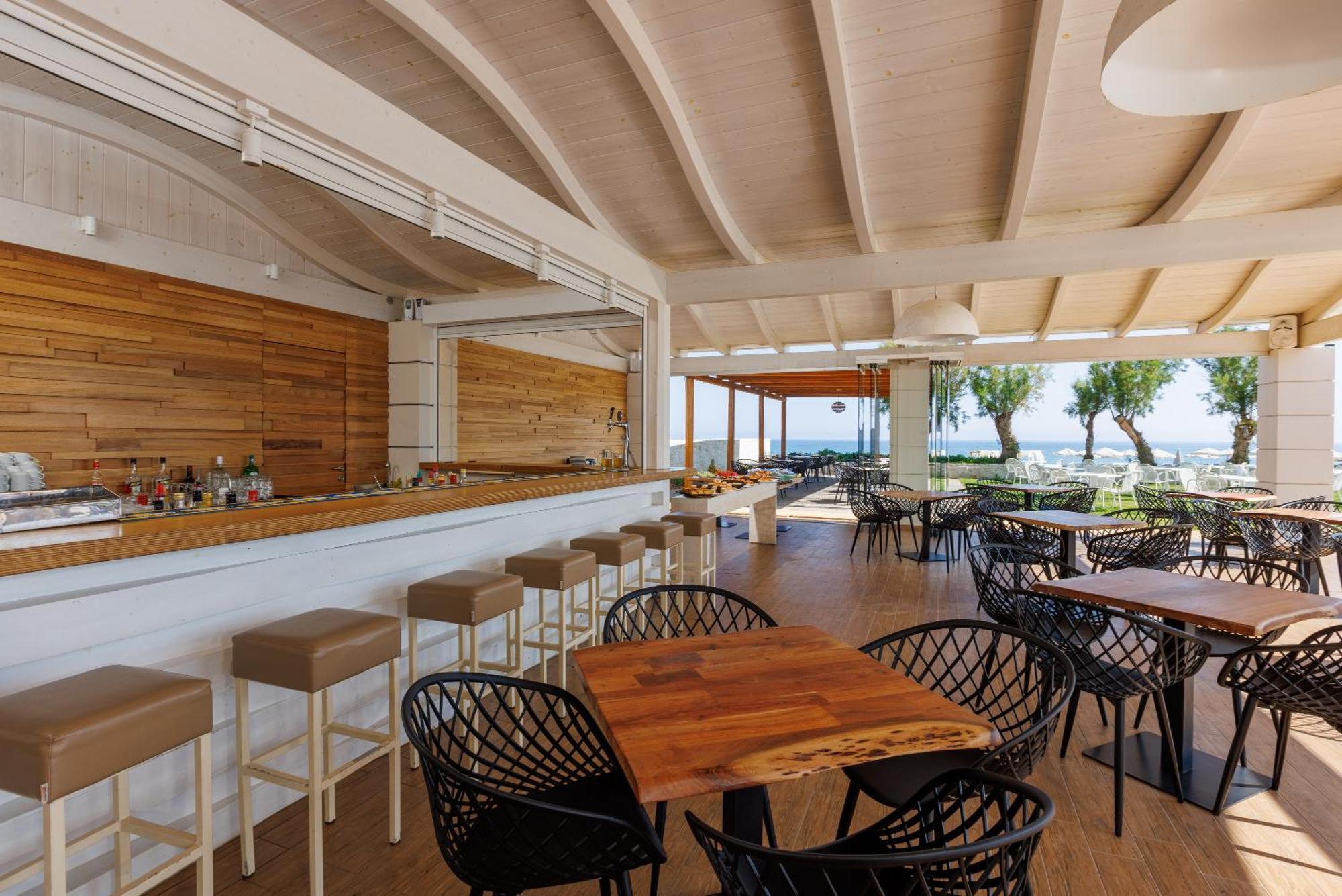 Malia Bay Beach Hotel & Bungalows ภายนอก รูปภาพ
