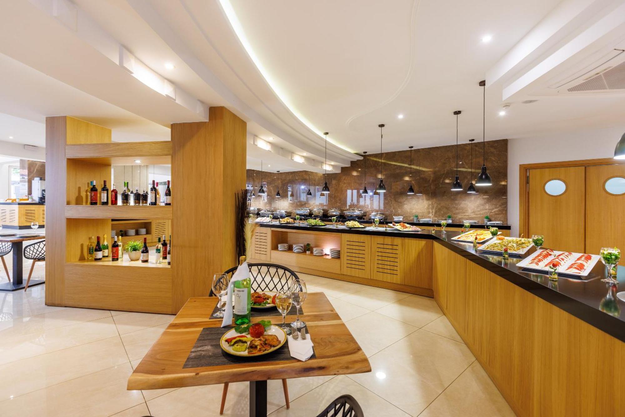 Malia Bay Beach Hotel & Bungalows ภายนอก รูปภาพ