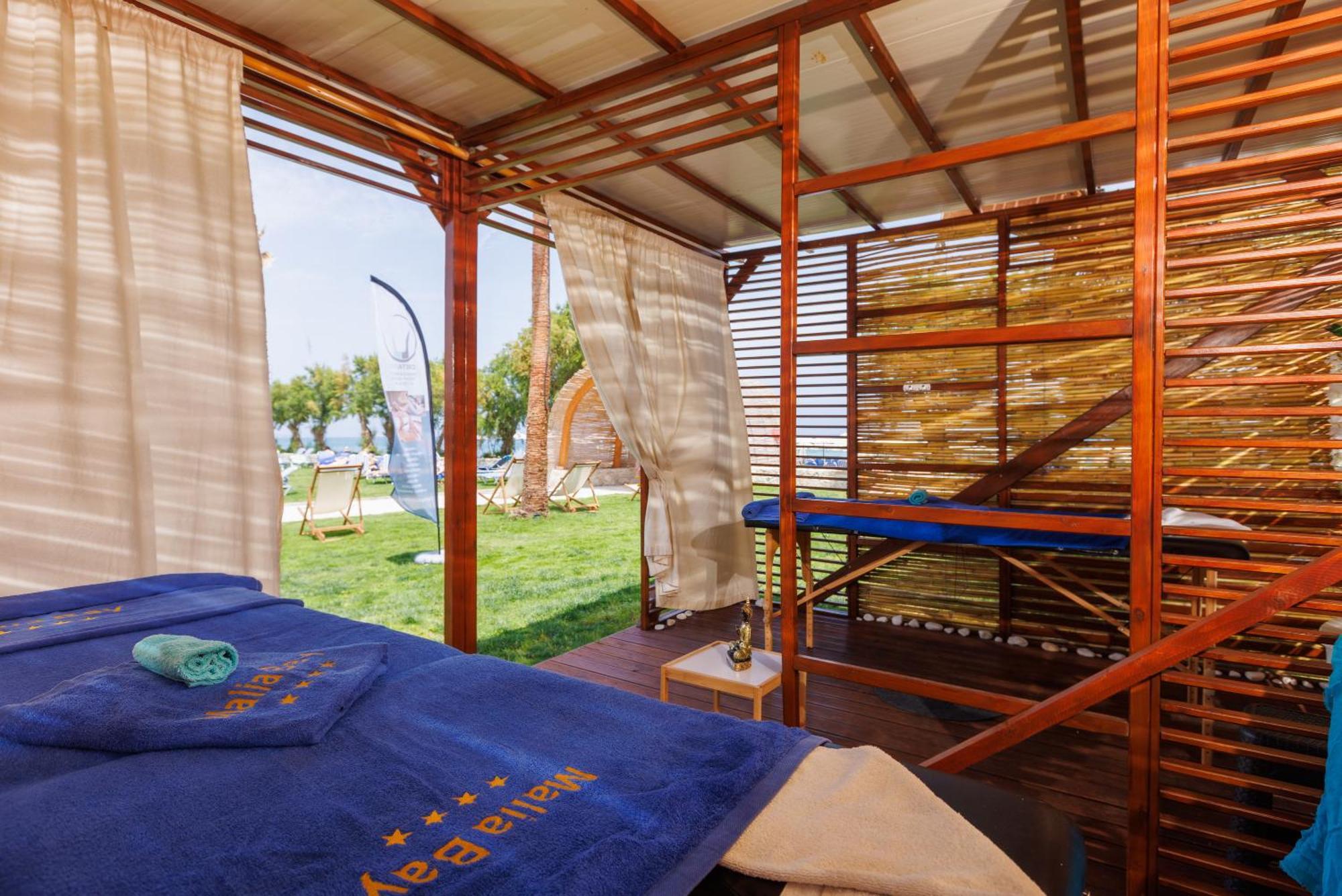 Malia Bay Beach Hotel & Bungalows ภายนอก รูปภาพ