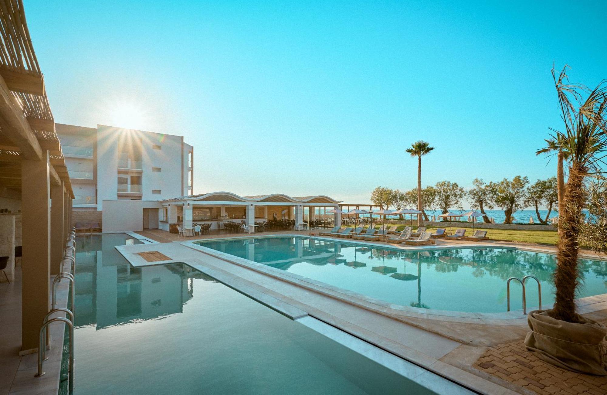 Malia Bay Beach Hotel & Bungalows ภายนอก รูปภาพ