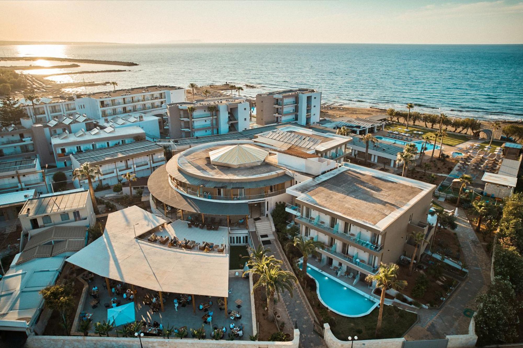 Malia Bay Beach Hotel & Bungalows ภายนอก รูปภาพ